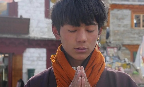 Đinh Chân là "cậu bé chăn bò điển trai nhất thế giới".