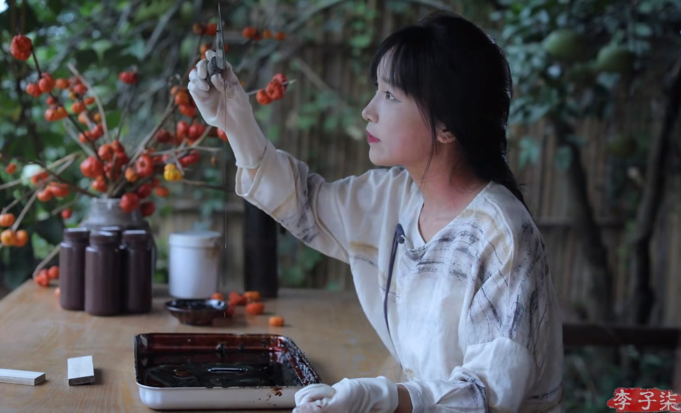 Cô được khen ngợi ngày càng xinh đẹp. Cô được khen ngợi ngày càng xinh đẹp.