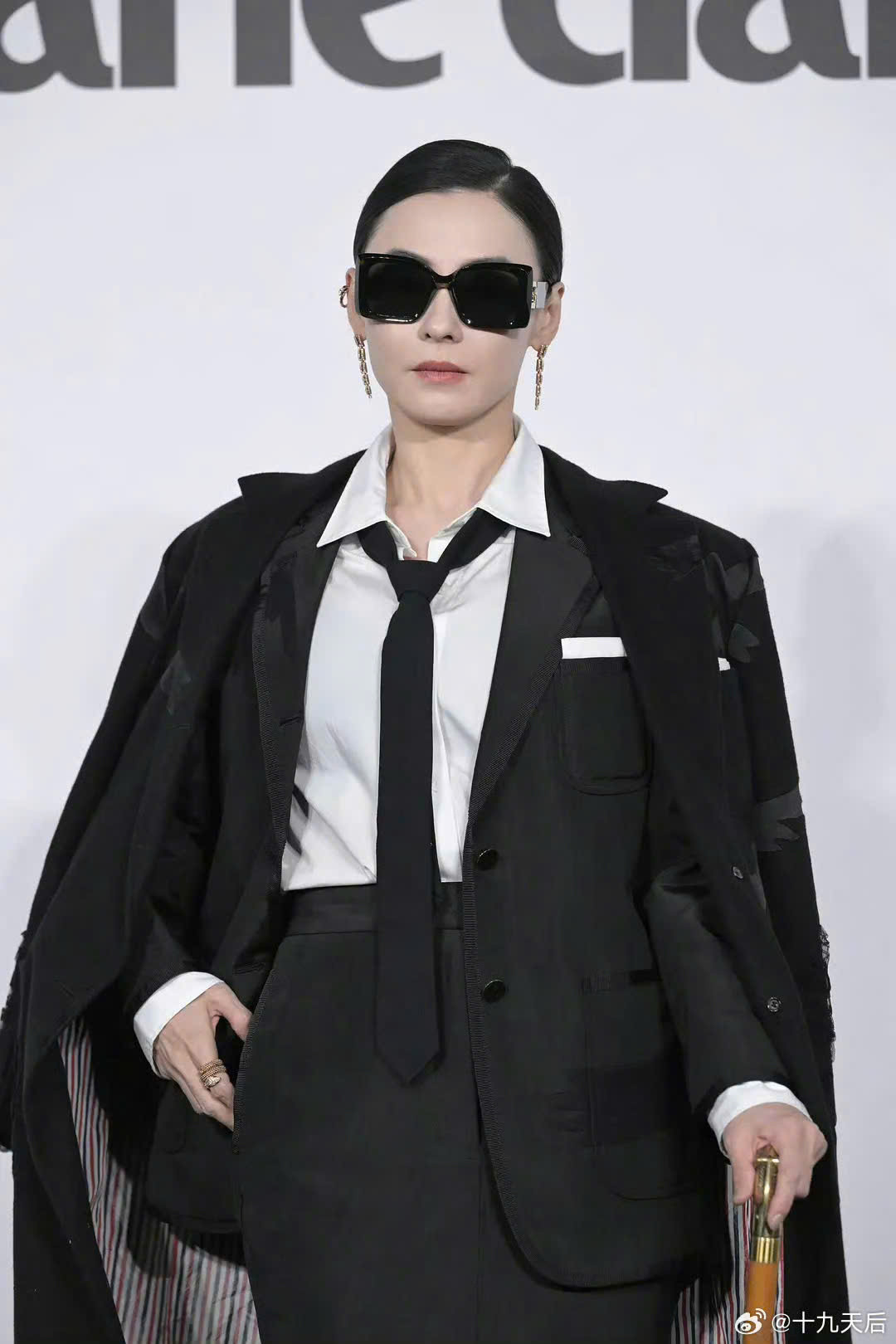 Trương Bá Chi trở lại sau nhiều tháng ở ẩn và vướng tin đồn sinh con thứ 4. Ngọc nữ một thời của Hong Kong được khen ngợi trẻ trung ở tuổi 44.