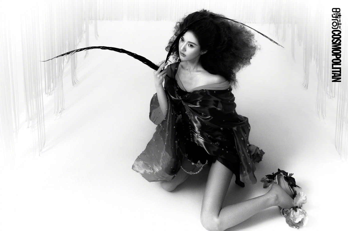 Triệu Lộ Tư với các tư thế chụp ảnh không được đánh giá cao. Triệu Lộ Tư với các tư thế chụp ảnh không được đánh giá cao.