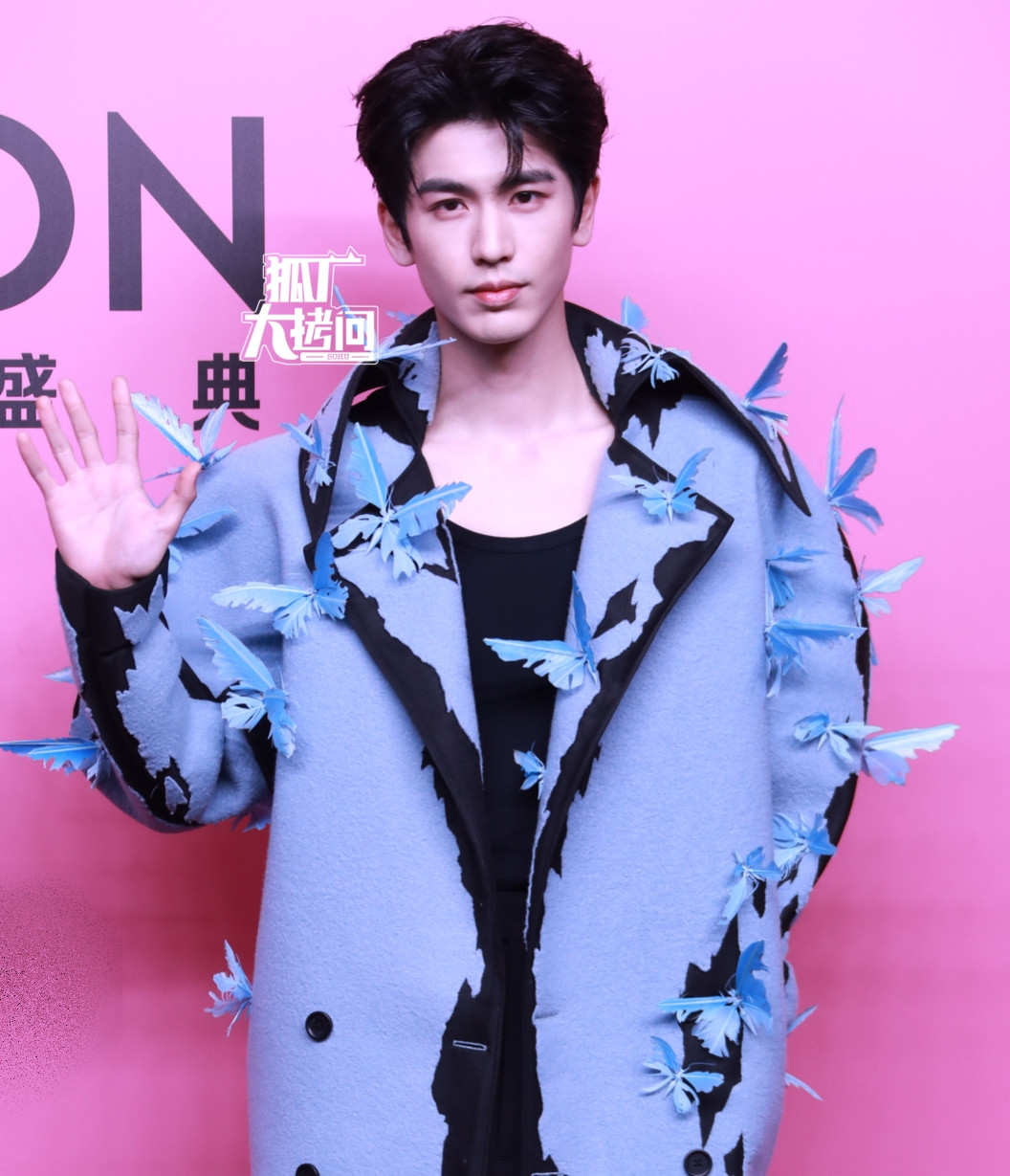 Sự kiện còn có sự tham dự của các nghệ sĩ như Vương Tinh Việt, Trương Nhược Quân, Trương Lăng Hách, Đàn Kiện Thứ (từ trái sang phải). Sự kiện còn có sự tham dự của các nghệ sĩ như Vương Tinh Việt, Trương Nhược Quân, Trương Lăng Hách, Đàn Kiện Thứ (từ trái sang phải).