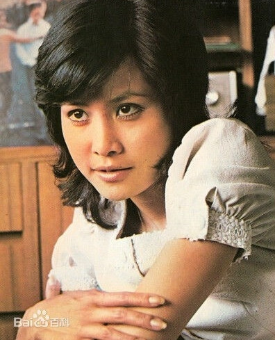 Thời trẻ, Lý Lệ Lệ là tuyệt sắc giai nhân màn ảnh. Năm 11 tuổi vì đam mê đóng phim nên bà đã khai gian thành 14 tuổi để xin vào lớp học diễn xuất. Thời trẻ, Lý Lệ Lệ là tuyệt sắc giai nhân màn ảnh. Năm 11 tuổi vì đam mê đóng phim nên bà đã khai gian thành 14 tuổi để xin vào lớp học diễn xuất.