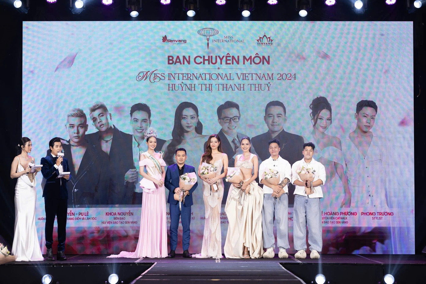 Thành công của Hoa hậu Thanh Thủy có sự giúp sức của ban cố vấn. Thành công của Hoa hậu Thanh Thủy có sự giúp sức của ban cố vấn.