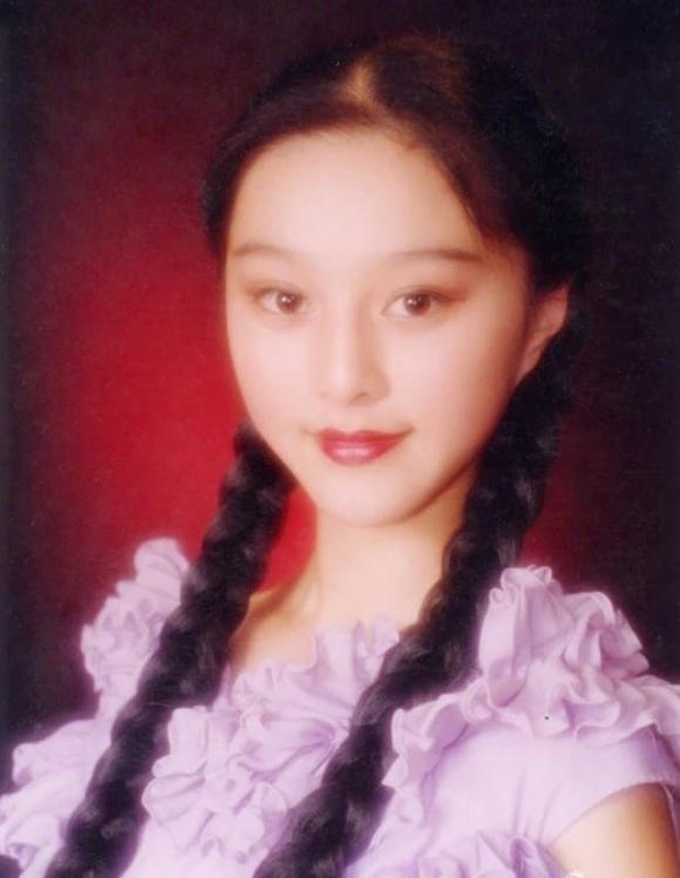 Một số hình ảnh ngày nhỏ, chứng minh Phạm Băng Băng đẹp tự nhiên.