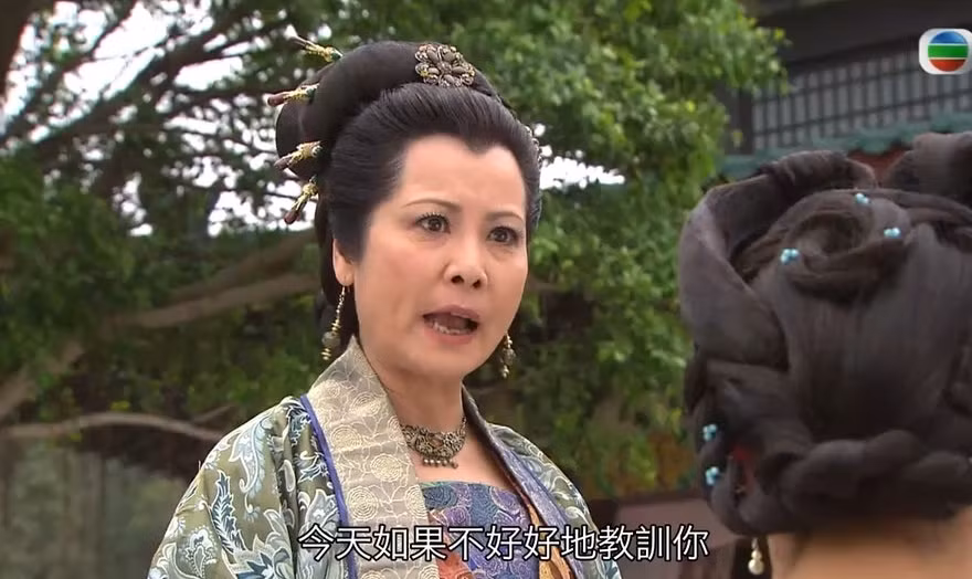 Hình ảnh Lý Lệ Lệ vai Từ Ma Ma trong Cung tâm kế.