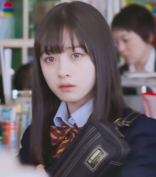 Hashimoto Kanna đang là ngôi sao nổi tiếng tại Nhật Bản.