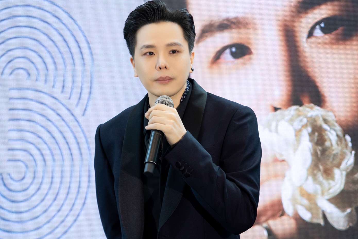 Trịnh Thăng Bình nổi tiếng với các ca khúc Người ấy, Tâm sự tuổi 30, Vỡ tan... Trịnh Thăng Bình nổi tiếng với các ca khúc Người ấy, Tâm sự tuổi 30, Vỡ tan...