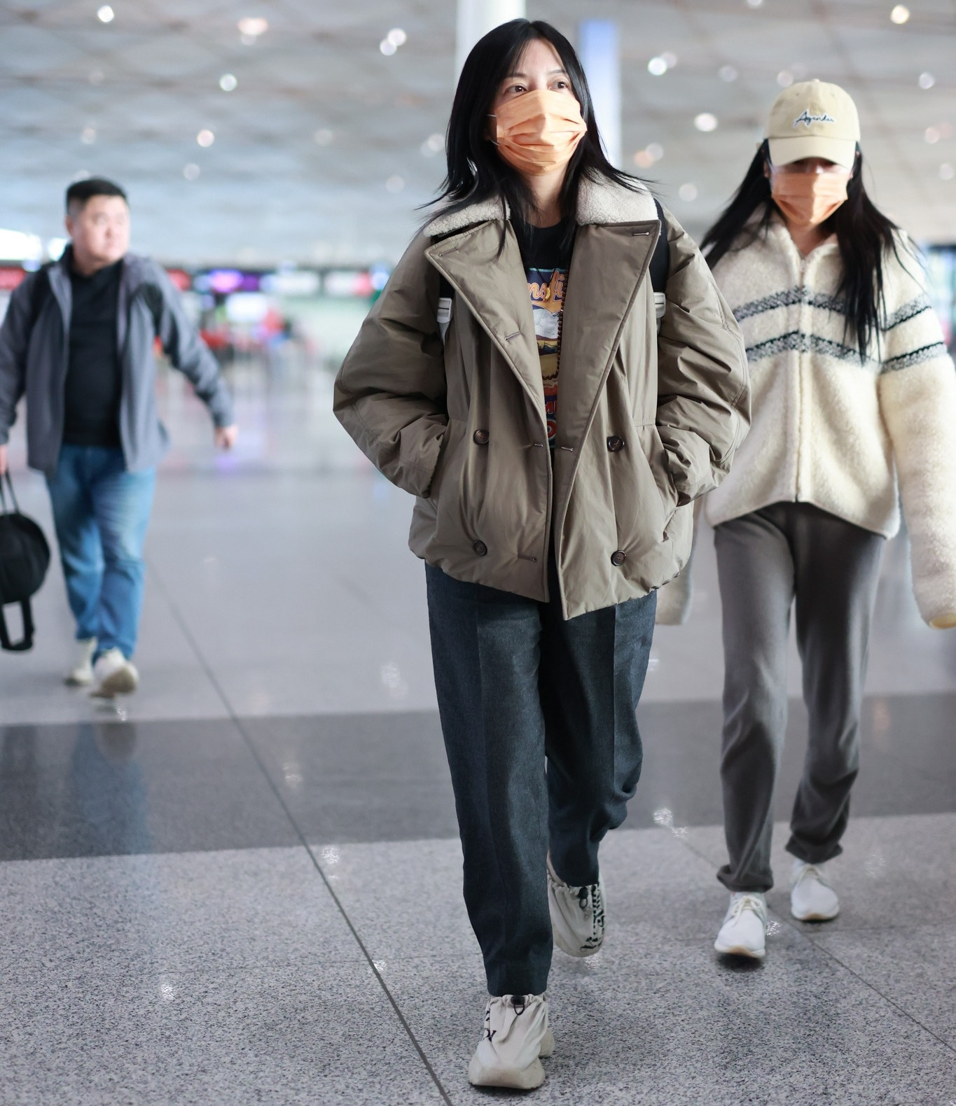 Tâm trạng của Triệu Vy khá thoải mái dù liên tiếp thua kiện và bị cưỡng chế nộp phạt. Tâm trạng của Triệu Vy khá thoải mái dù liên tiếp thua kiện và bị cưỡng chế nộp phạt.