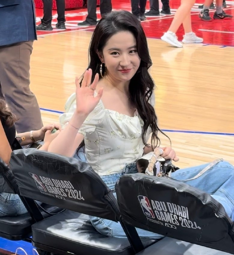 Ảnh chưa chỉnh sửa và ảnh chính thức của Lưu Diệc Phi không có sự khác biệt. Nữ diễn viên được khen có trạng thái tốt. Thậm chí, ảnh mộc của Lưu Diệc Phi còn được đánh giá là tự nhiên, gần gũi hơn. Ảnh chưa chỉnh sửa và ảnh chính thức của Lưu Diệc Phi không có sự khác biệt. Nữ diễn viên được khen có trạng thái tốt. Thậm chí, ảnh mộc của Lưu Diệc Phi còn được đánh giá là tự nhiên, gần gũi hơn.