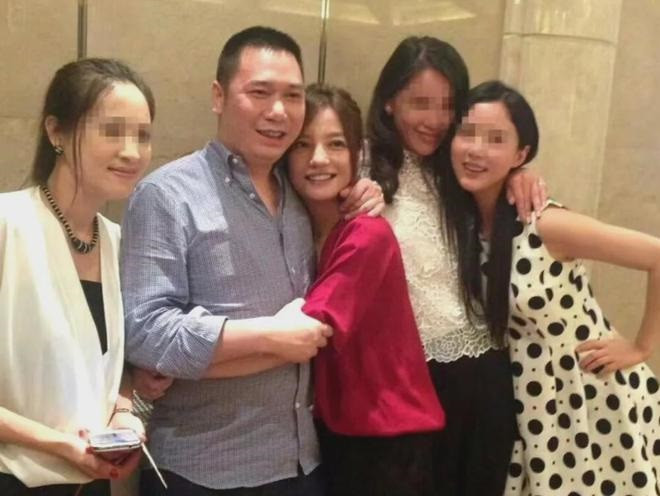 Triệu Vy khẳng định đã không còn liên quan tới Huỳnh Hữu Long từ lâu. Triệu Vy khẳng định đã không còn liên quan tới Huỳnh Hữu Long từ lâu.