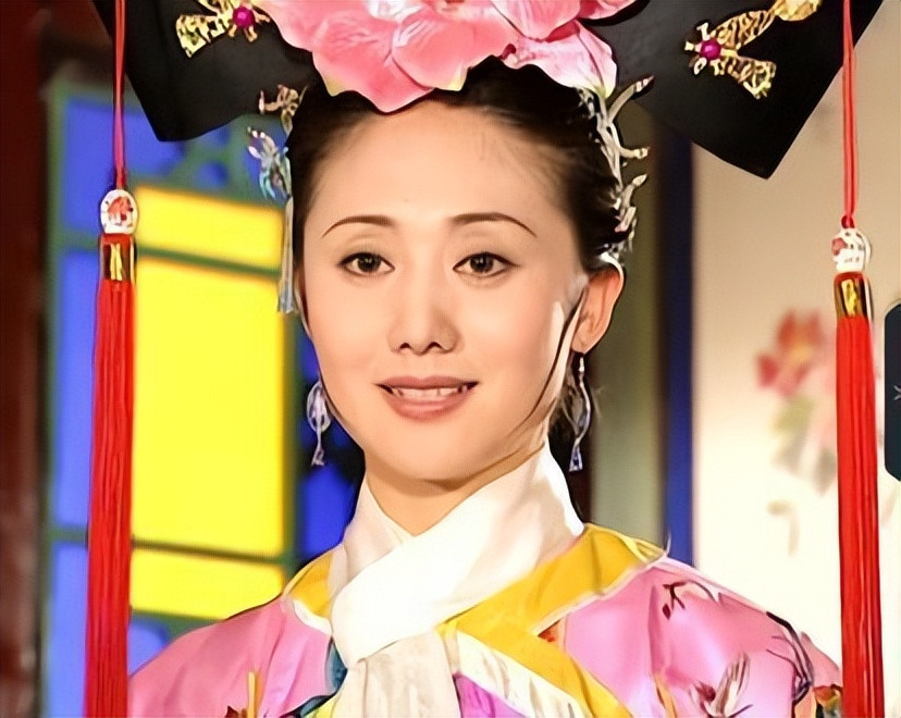 Lệnh Phi là vai diễn được yêu thích không kém gì Tiểu Yến Tử và Tử Vy trong Hoàn Châu cách cách. Lệnh Phi là vai diễn được yêu thích không kém gì Tiểu Yến Tử và Tử Vy trong Hoàn Châu cách cách.