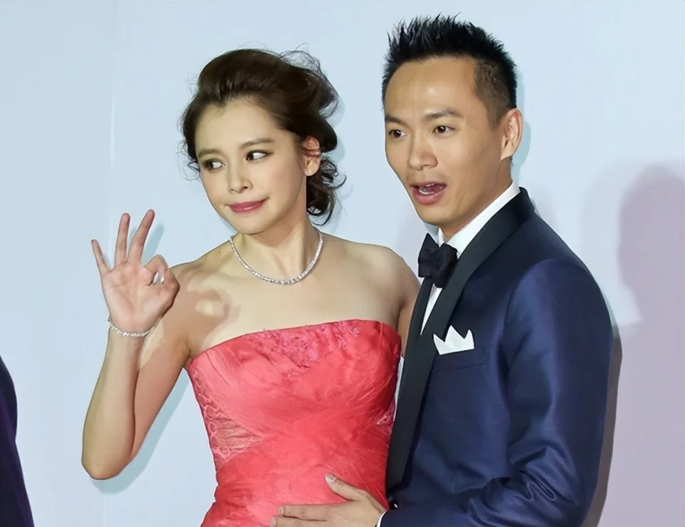 Từ Nhược Tuyên ly hôn năm 2023. Từ Nhược Tuyên ly hôn năm 2023.