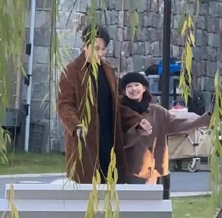 Triệu Lộ Tư đóng vai người yêu với đàn anh hơn 12 tuổi trong dự án mới. Triệu Lộ Tư đóng vai người yêu với đàn anh hơn 12 tuổi trong dự án mới.