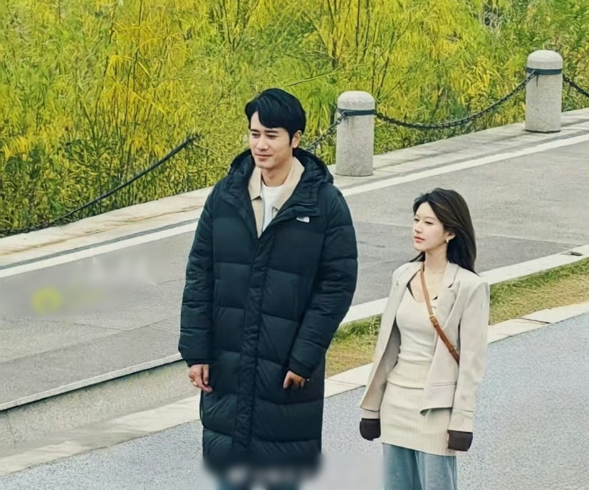 Triệu Lộ Tư đóng vai người yêu với đàn anh hơn 12 tuổi trong dự án mới. Triệu Lộ Tư đóng vai người yêu với đàn anh hơn 12 tuổi trong dự án mới.