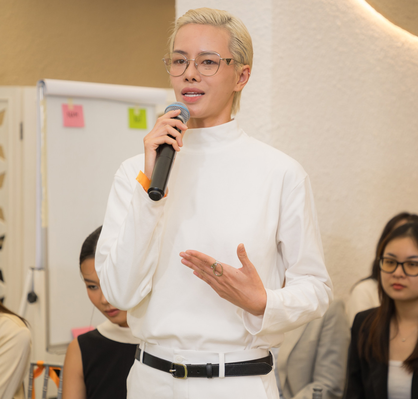 Hà Kino chia sẻ về trải nghiệm bị bạo lực mạng trong chương trình.