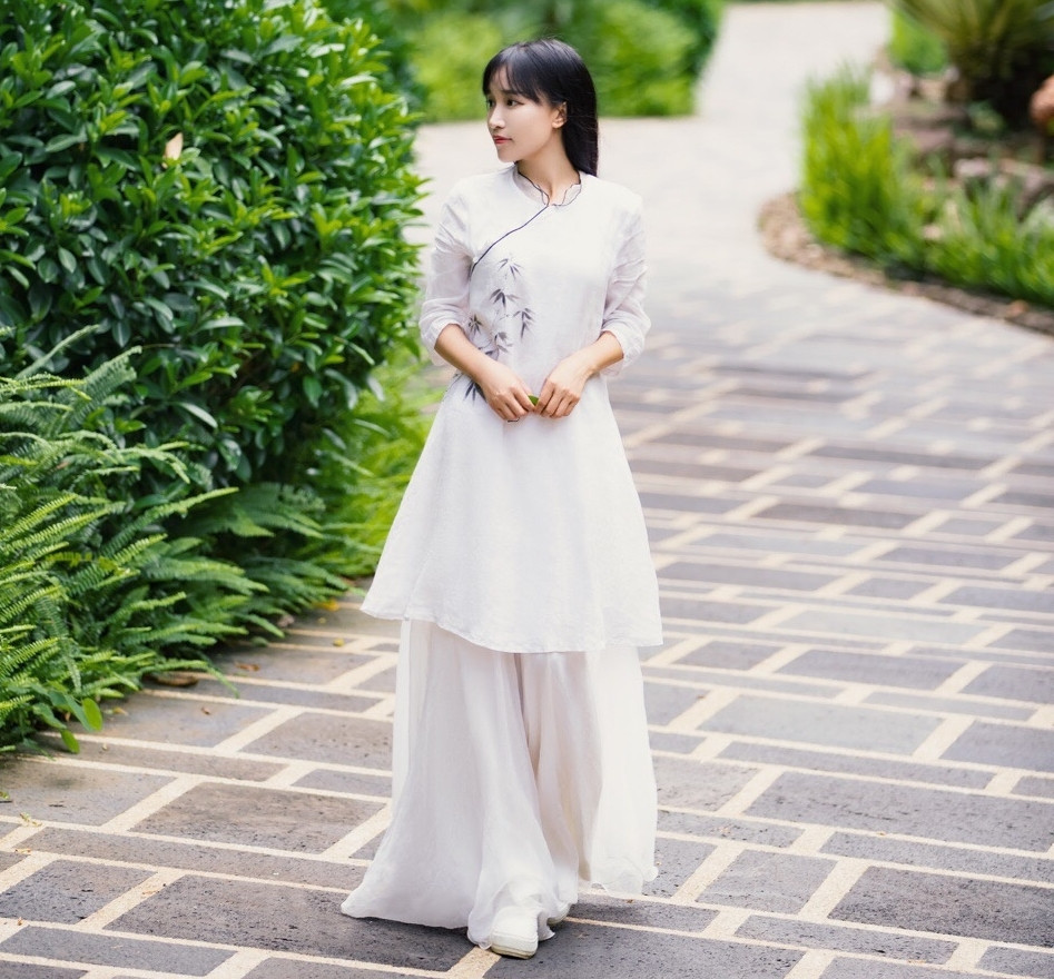 Lý Tử Thất còn đầu tư kinh doanh ẩm thực, bán các sản phẩm do cô chế biến, nhờ đó nữ blogger kiếm mỗi năm 7-8 triệu USD, sở hữu khối tài sản hàng chục triệu USD. Lý Tử Thất còn đầu tư kinh doanh ẩm thực, bán các sản phẩm do cô chế biến, nhờ đó nữ blogger kiếm mỗi năm 7-8 triệu USD, sở hữu khối tài sản hàng chục triệu USD.