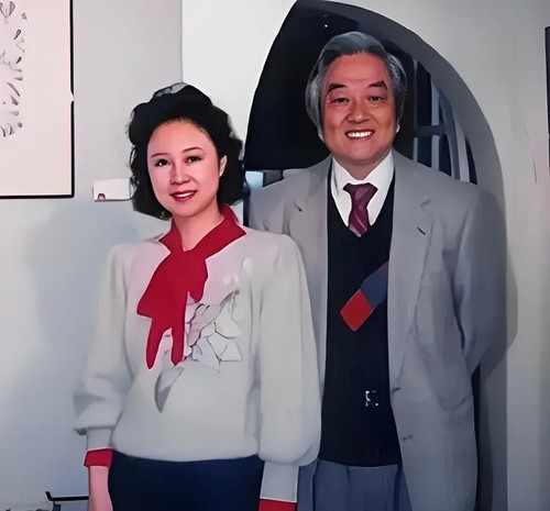 Quỳnh Dao luôn bị các con chồng trách móc. Nhưng nữ sĩ cho rằng họ giàu có dựa vào tài năng và công sức của bà. Quỳnh Dao luôn bị các con chồng trách móc. Nhưng nữ sĩ cho rằng họ giàu có dựa vào tài năng và công sức của bà.