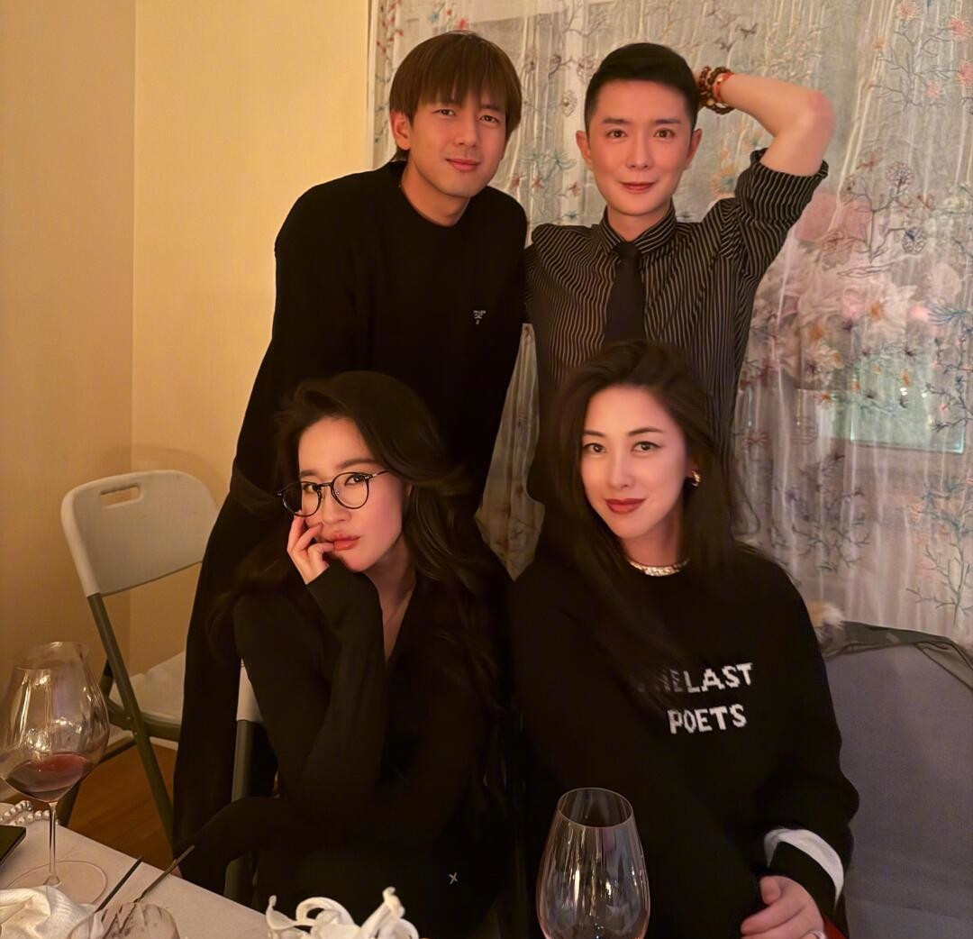 Hai diễn viên bị nghi hẹn hò.