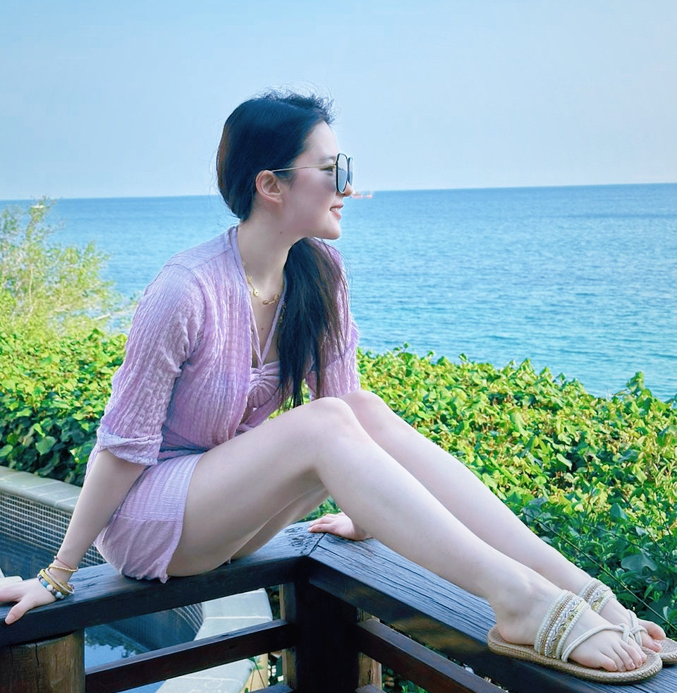 Lưu Diệc Phi khoe ảnh đi nghỉ dưỡng tại Thái Lan. Nữ diễn viên để mặt mộc, khoe làn da trắng sứ. Lưu Diệc Phi khoe ảnh đi nghỉ dưỡng tại Thái Lan. Nữ diễn viên để mặt mộc, khoe làn da trắng sứ.