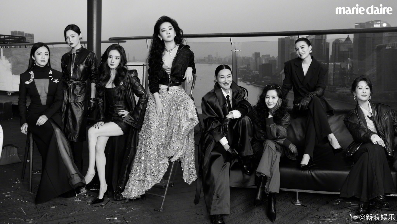 Tối 16/12, sự kiện Thịnh điển Power Trip do tạp chí Marie Claire tổ chức có sự tham gia của nhiều minh tinh hạng A trong giới giải trí Hoa ngữ như Dương Mịch, Lưu Diệc Phi, Lưu Thi Thi, Diêu Thần, Huệ Anh Hồng, Dương Tử, Tân Chỉ Lôi, Tống Giai, Cúc Tịnh Y, Lâm Duẫn, Lưu Hạo Tồn, Văn Kỳ, Lý Canh Hy... Trong đó, Lưu Diệc Phi được ưu ái đi cuối thảm đỏ, thể hiện địa vị cao nhất trong số khách mời.