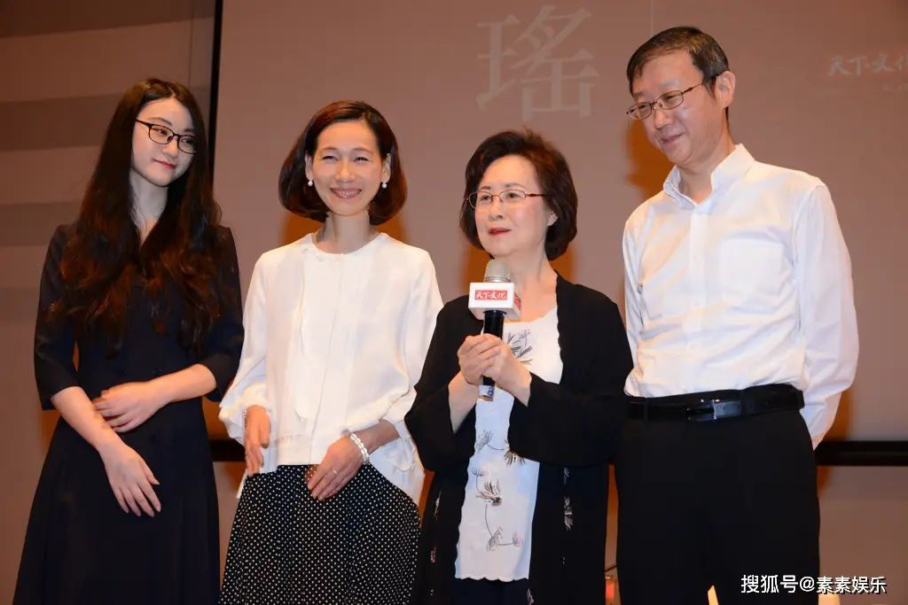 Trước khi qua đời, Quỳnh Dao phân chia tài sản rõ ràng, để lại những gì giá trị nhất cho con trai ruột và con dâu. Trước khi qua đời, Quỳnh Dao phân chia tài sản rõ ràng, để lại những gì giá trị nhất cho con trai ruột và con dâu.