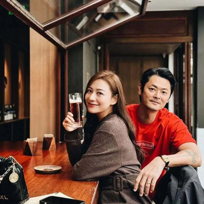 Giang Nhược Lâm cùng chồng. Cô có con trai nhỏ 2 tuổi.