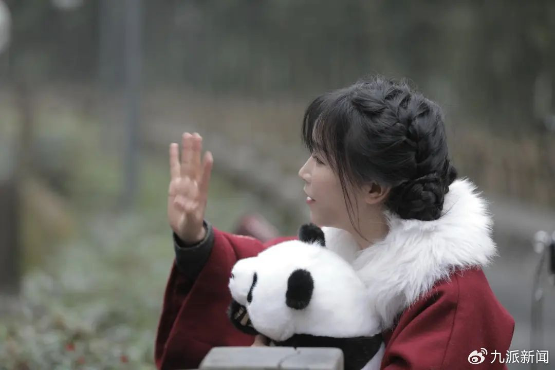 Trong thời gian ngừng cập nhật video, Lý Tử Thất vẫn chăm chỉ giới thiệu văn hóa truyền thống. Trong thời gian ngừng cập nhật video, Lý Tử Thất vẫn chăm chỉ giới thiệu văn hóa truyền thống.