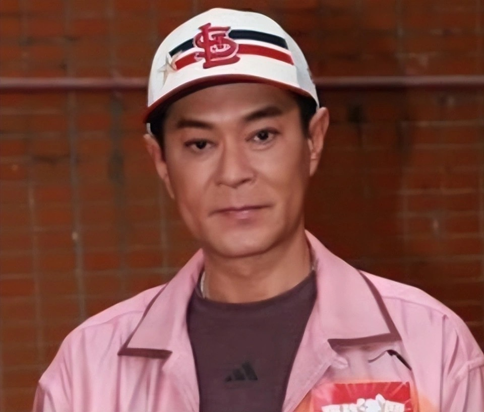 Khuôn mặt của Cổ Thiên Lạc hiện tại.