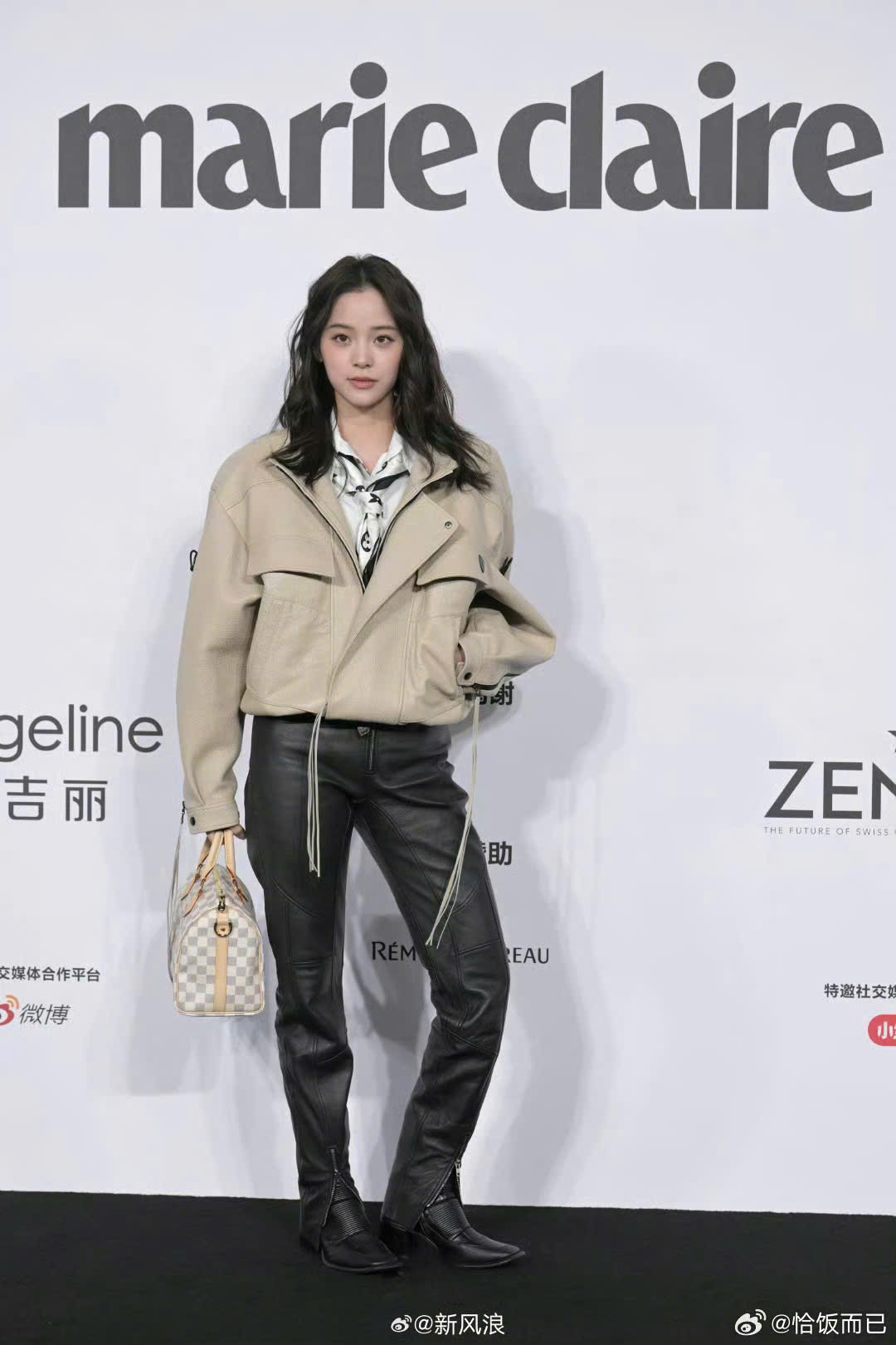 Công chúa Cello Âu Dương Na Na thời gian gần đây ngừng đóng phim, tập trung cho âm nhạc. Ngôi sao sinh năm 2000 khiến nhiều người ngán ngẩm vì thường lên báo do hẹn hò, yêu đương và chia tay nhiều chàng trai.