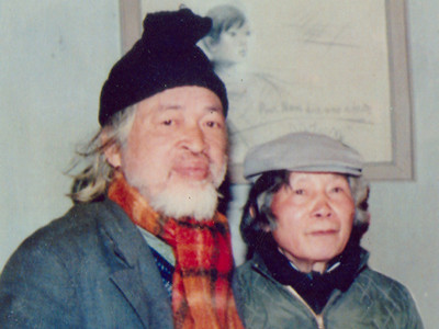 Thi sĩ Hoàng Trung Thông (trái) & họa sĩ Nguyễn Tư Nghiêm (ảnh tư liệu gia đình - chụp 1988)