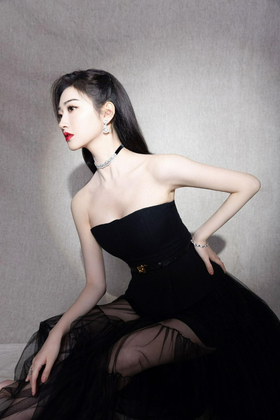 Vừa bước sang tuổi 33 cách đây vài ngày, Cảnh Điềm được đánh giá đang ở độ "chín" của nhan sắc và sự nghiệp. Vừa bước sang tuổi 33 cách đây vài ngày, Cảnh Điềm được đánh giá đang ở độ "chín" của nhan sắc và sự nghiệp.