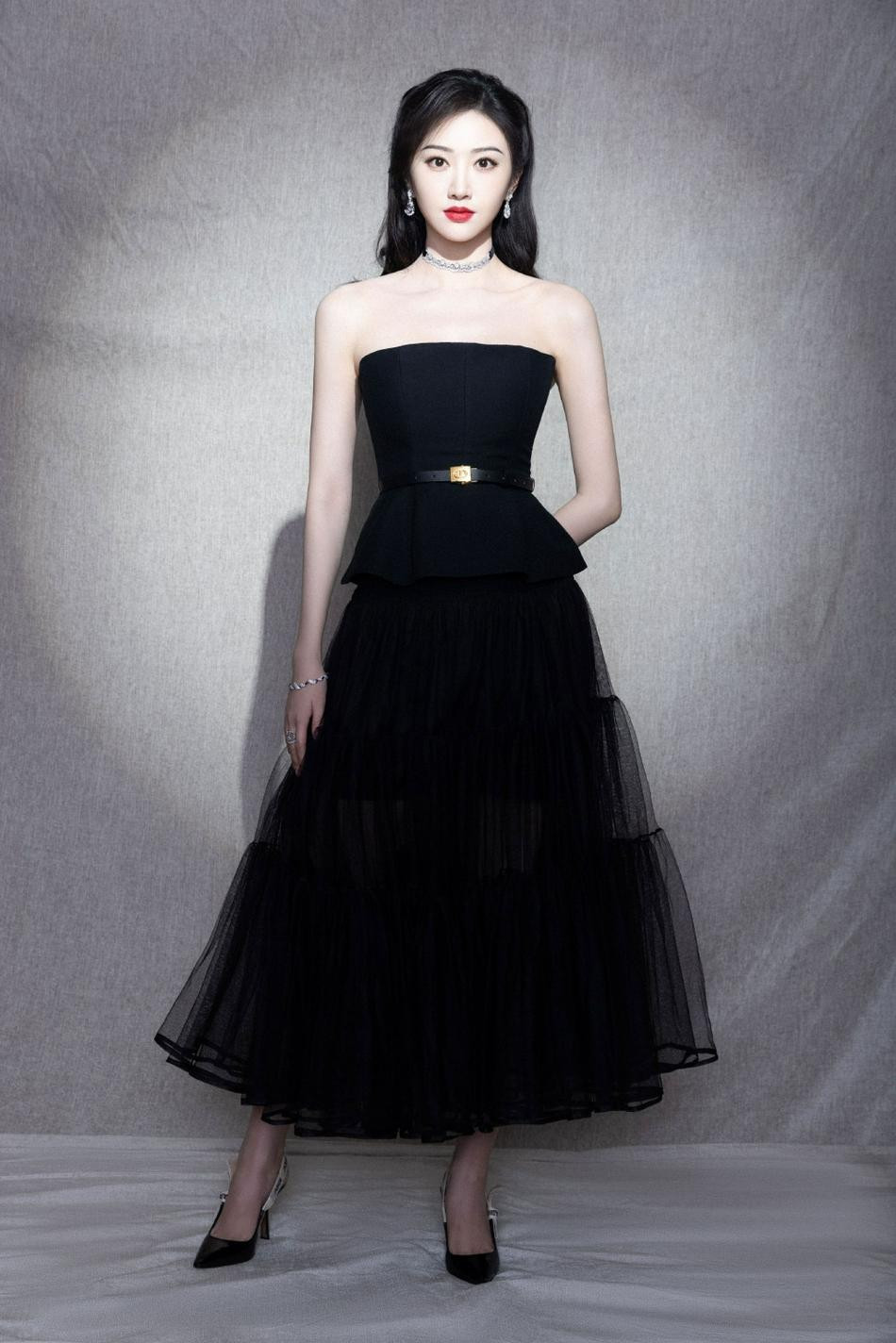 Gần đây, thành công của bộ phim "Tư Đằng" không chỉ giúp nữ diễn viên thoát mác "thuốc độc phòng vé", mà ngày càng được "săn đón" trong showbiz Hoa ngữ Gần đây, thành công của bộ phim "Tư Đằng" không chỉ giúp nữ diễn viên thoát mác "thuốc độc phòng vé", mà ngày càng được "săn đón" trong showbiz Hoa ngữ