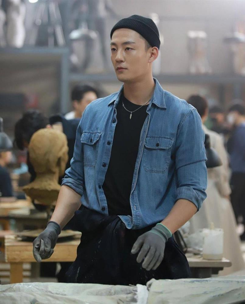 Kim Min Gwi bị réo tên vì là diễn viên duy nhất của “Nevertheless” mắc COVID-19.