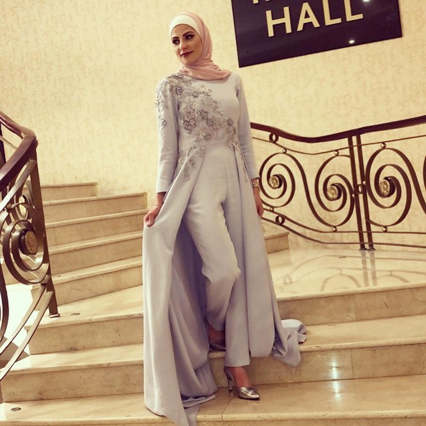 Cô có gần 14.000 người theo dõi trên Instagram.