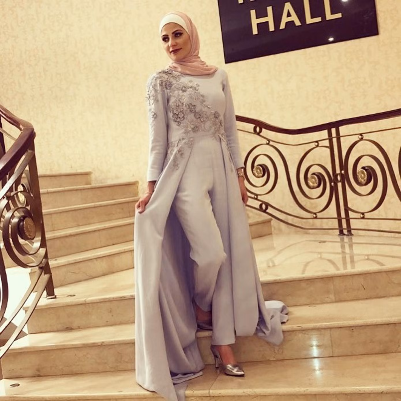 Cô có gần 14.000 người theo dõi trên Instagram.