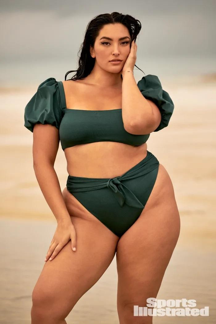 Yumi Nu nhận được sự chú ý lớn của truyền thông quốc tế vì là người mẫu ngoại cỡ gốc Á đầu tiên hợp tác với tạp chí áo tắm danh giá này.