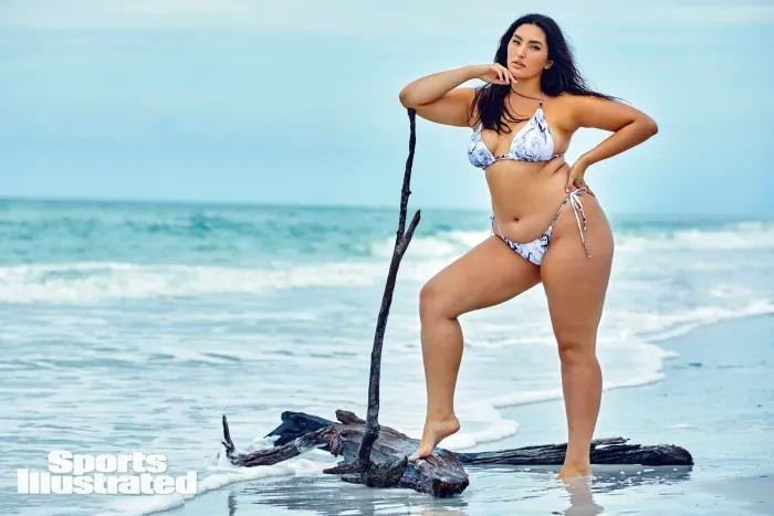 Trên Instagram cá nhân, Yumi chia sẻ một số bức ảnh chụp cho tạp chí áo tắm, kèm dòng trạng thái đầy phấn khích: &quot;Tôi không thể bày tỏ hết lòng biết ơn đối với gia đình SI Swimsuit. Họ là những người tử tế nhất mà tôi từng gặp. Lần đầu tiên tôi gặp MJ Day tại buổi thử đồ, tôi đã bật khóc vì những gì bà ấy và tạp chí này dành cho tôi. Tôi đã rất lo lắng và sự hiện diện của bà ấy thực sự giúp tôi ổn định tâm lý. SI Swimsuit đóng vai trò rất lớn trong xu hướng thay đổi (quan niệm về vẻ đẹp phụ nữ) mà tôi rất muốn được nhìn thấy và trở thành một phần của nó&quot;.