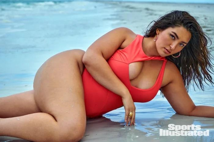 Bên cạnh truyền cảm hứng cho phụ nữ tự tin về ngoại hình vốn có, Yumi còn muốn sử dụng sức ảnh hưởng để kêu gọi mọi người chống lại nạn kỳ thị người châu Á đang nhức nhối ở Mỹ.