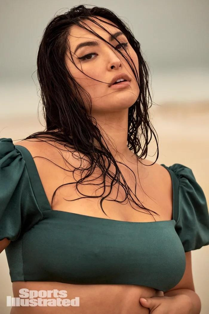 &quot;Cô ấy không chỉ tuyệt đẹp, là một người mẫu phi thường, mà còn lan tỏa năng lượng tích cực. Bộ ảnh của Yumi là một số bức ảnh yêu thích của tôi và cô ấy cũng vậy&quot;, bà MJ Day nói thêm.