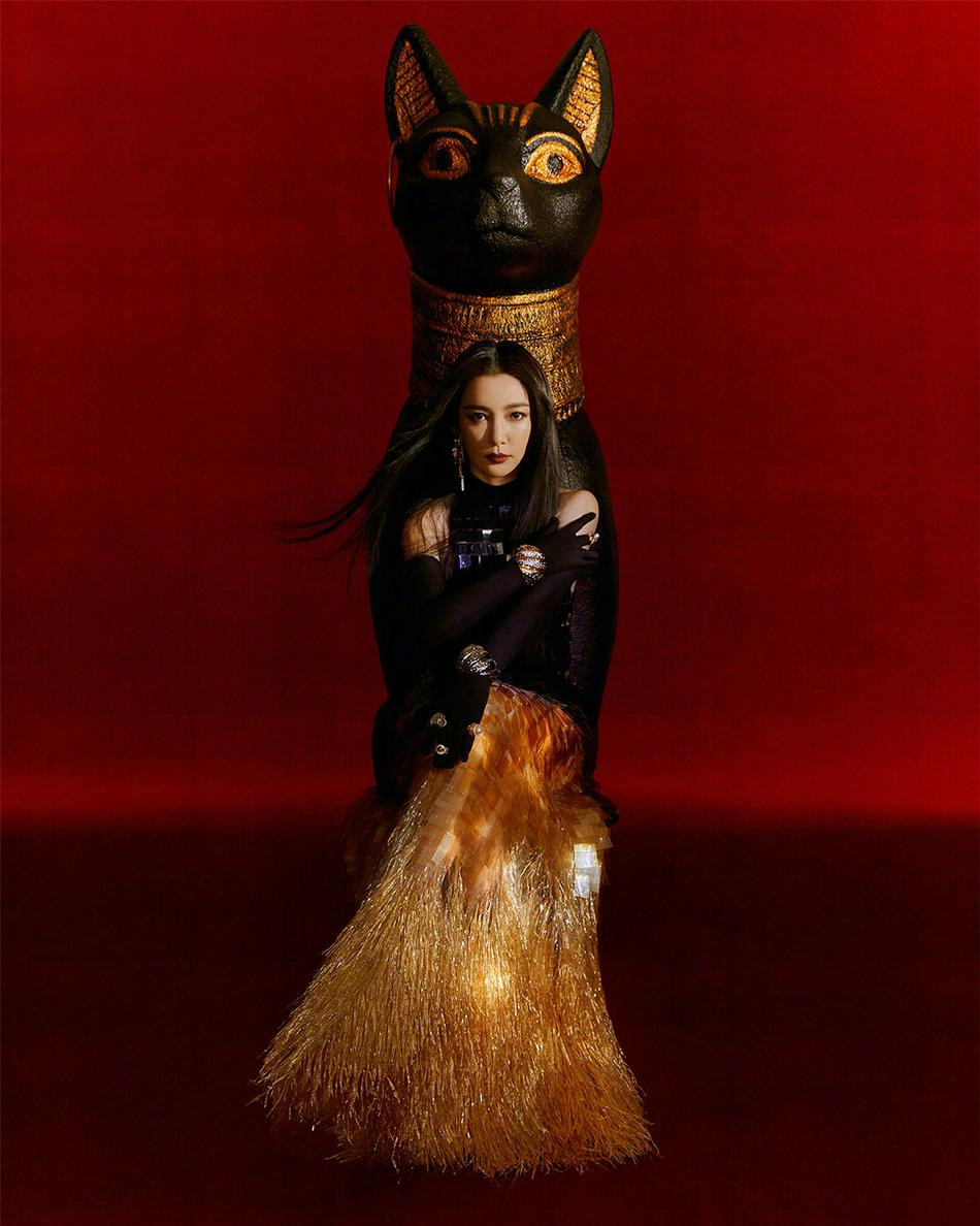 Lý Băng Băng được yêu mến qua nhiều bộ phim như &quot;Phong thanh&quot;, &quot;Vua Kungfu&quot;, &quot;Tuyết hoa và cây quạt bí mật&quot;, &quot;Thời niên thiếu của Bao Thanh Thiên&quot;, &quot;Thiếu niên Trương Tam Phong&quot;... Cô cũng &quot;Hollywood tiến&quot; thành công với loạt &quot;bom tấn&quot; như &quot;The Meg&quot;, &quot;Transformers: Kỷ nguyên hủy diệt&quot;, &quot;Resident Evil 5&quot;...