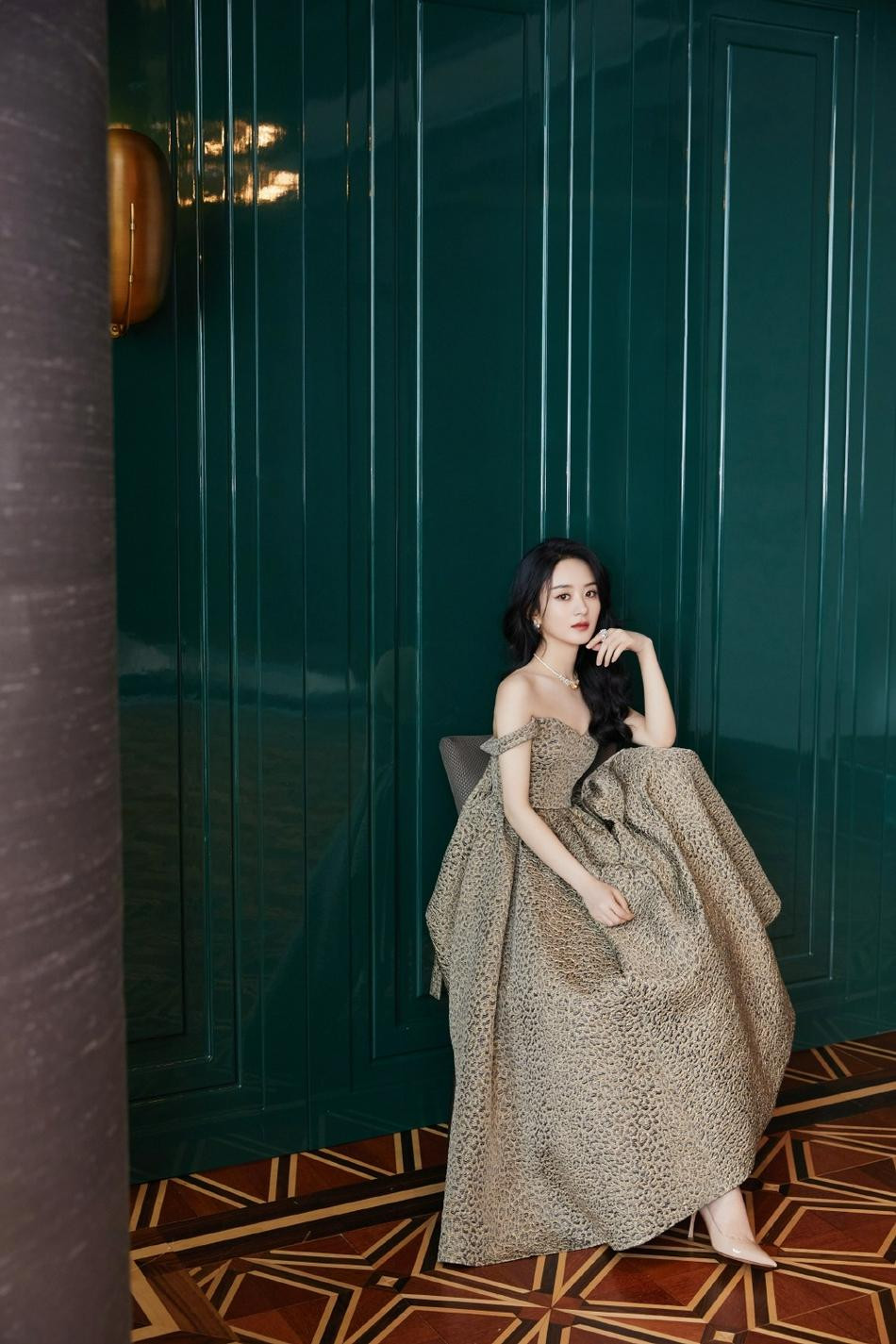 Người đẹp cũng vừa tậu biệt thư sang trọng, tiện nghi ở Bắc Kinh, Trung Quốc, với giá 100 triệu nhân dân tệ (gần 355 tỷ đồng).