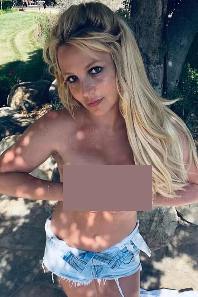 Dân mạng cho rằng Britney đăng ảnh ngực trần để thể hiện khao khát tự do.