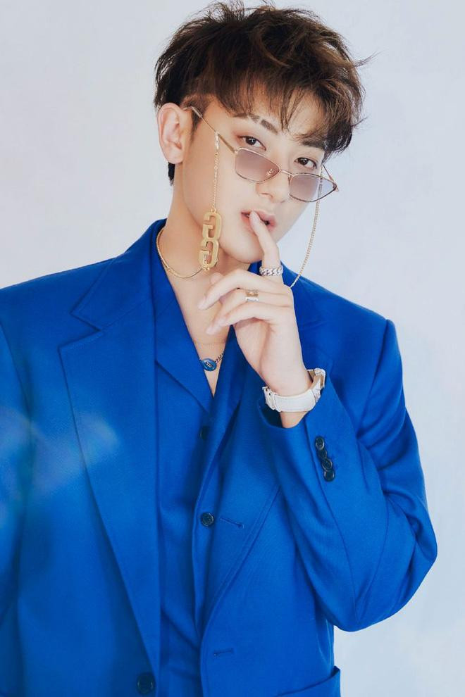 Hoàng Tử Thao quyên góp cả tiền bạc và quần áo.