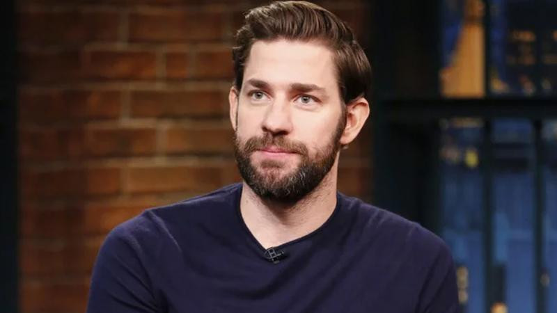 John Krasinski cũng bị lấy cắp danh tính.