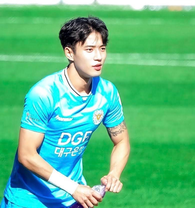 Anh gia nhập Daegu FC vào năm 2016, chơi ở các vị trí tiền đạo, tiền vệ và hậu vệ cánh.