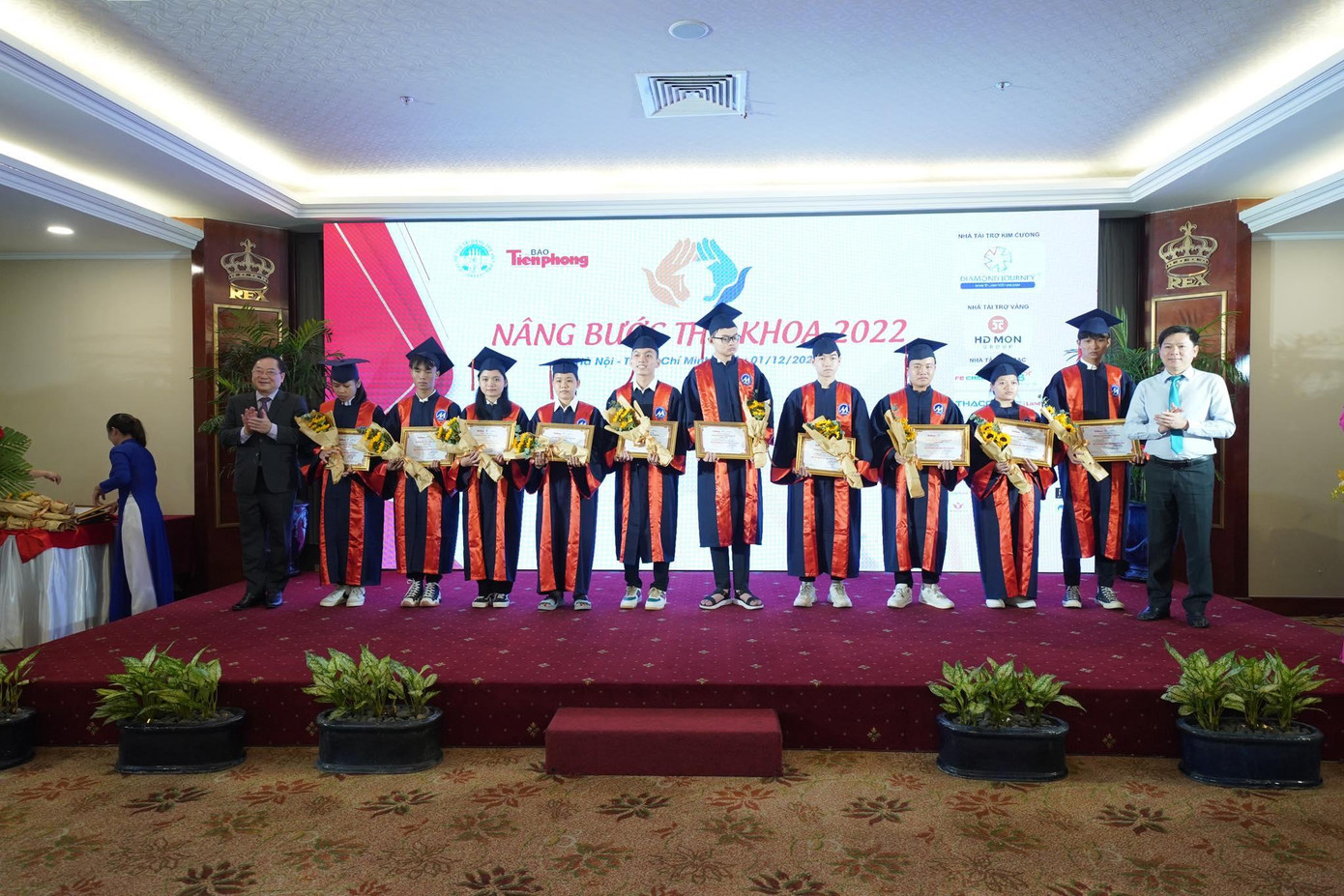 'Nâng bước Thủ khoa' năm 2022: Những câu chuyện chạm đến trái tim ảnh 49 'Nâng bước Thủ khoa' năm 2022: Những câu chuyện chạm đến trái tim ảnh 49