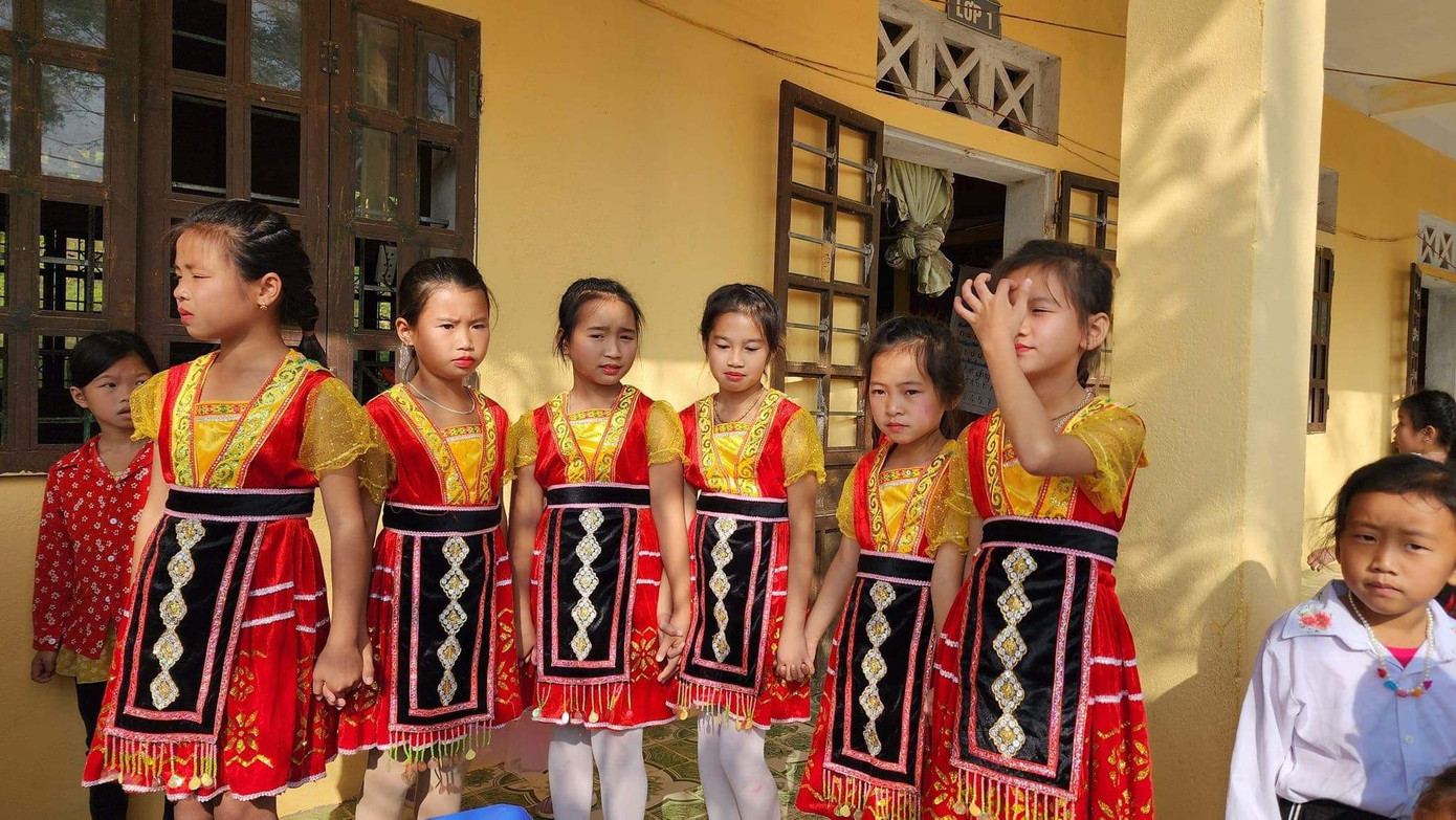 Học sinh xúng xính đến trường trong Học sinh xúng xính đến trường trong