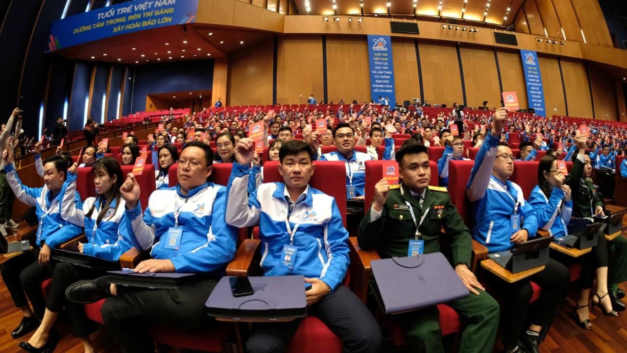 Có 2 Phó giáo sư, 25 tiến sỹ, 343 Thạc sỹ (chiếm 35%), 505 cử nhân Đại học (chiếm 51,53%). Có 2 Phó giáo sư, 25 tiến sỹ, 343 Thạc sỹ (chiếm 35%), 505 cử nhân Đại học (chiếm 51,53%).