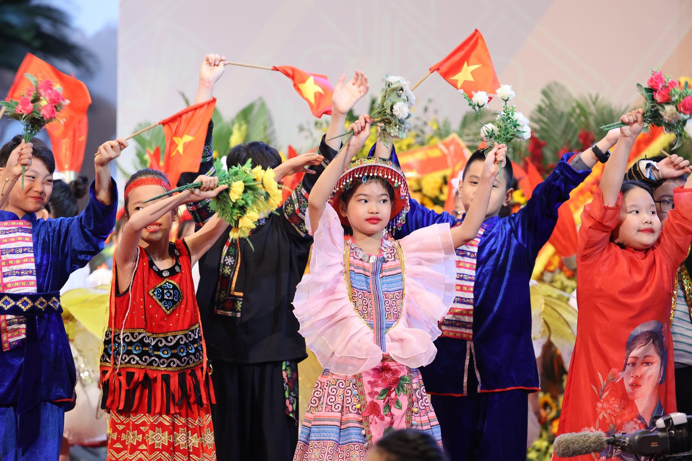 Đoàn thanh niên là Đoàn thanh niên tiên phong, tờ báo chính thống của Đoàn mang tên Tiền phong ảnh 47