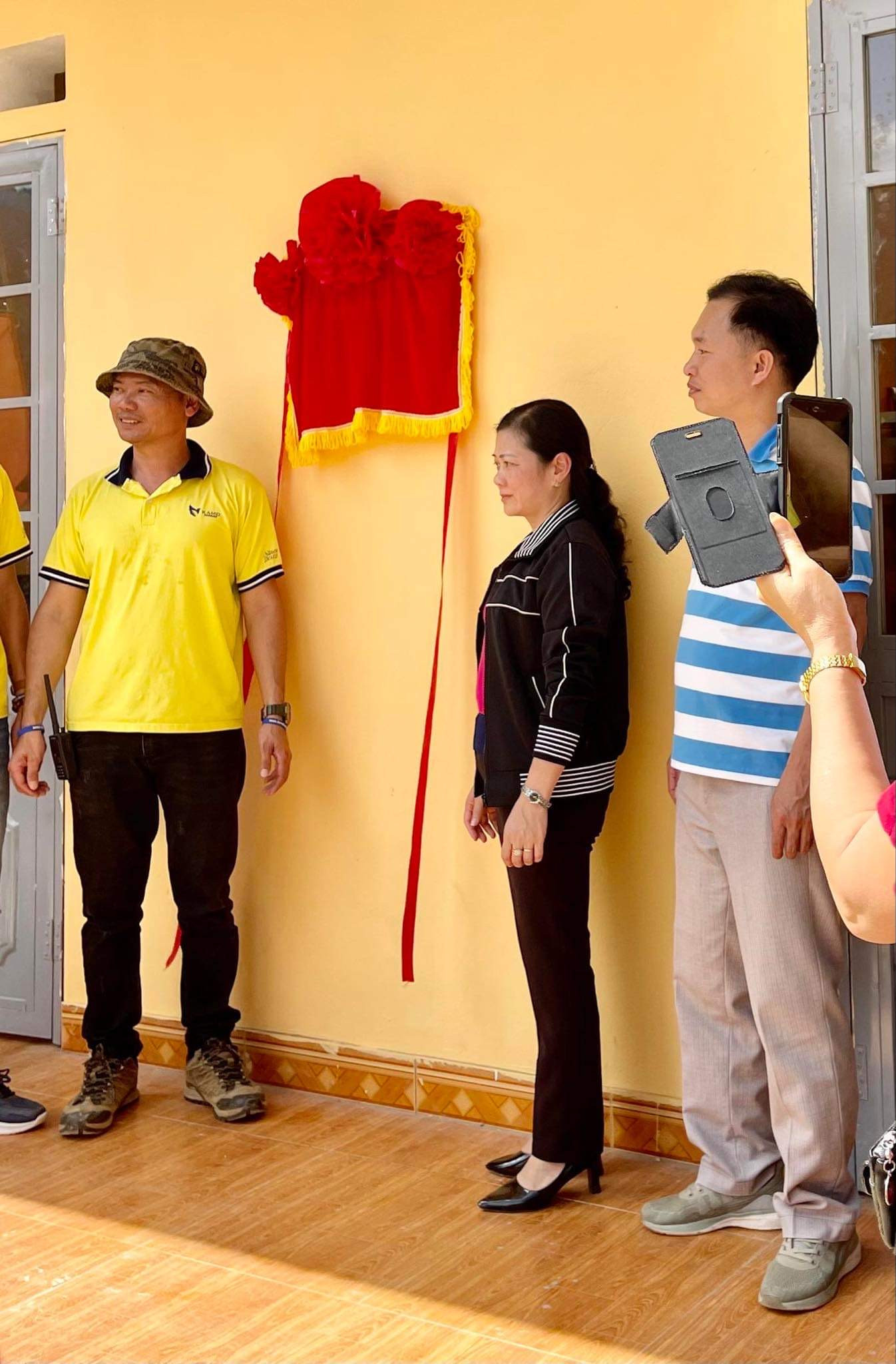 Sau hơn 2 tháng khởi công và hoàn thiện, ngôi trường mới đã hình thành Sau hơn 2 tháng khởi công và hoàn thiện, ngôi trường mới đã hình thành